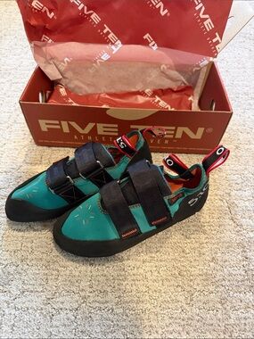 NWT and box, Women's five ten Anasazi LV Climbing Shoes 7.5